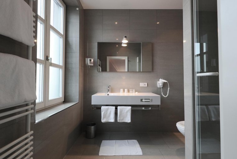 Bathroom 11