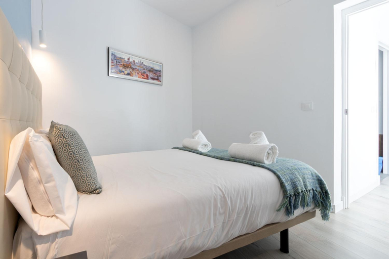 Bedroom 2, Nine O Clock San Luis Skyview, Sevilla