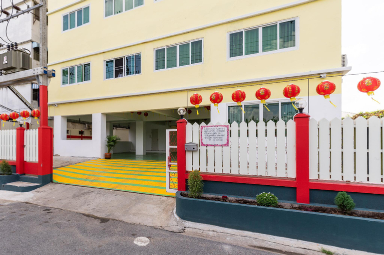 Exterior & Views 21