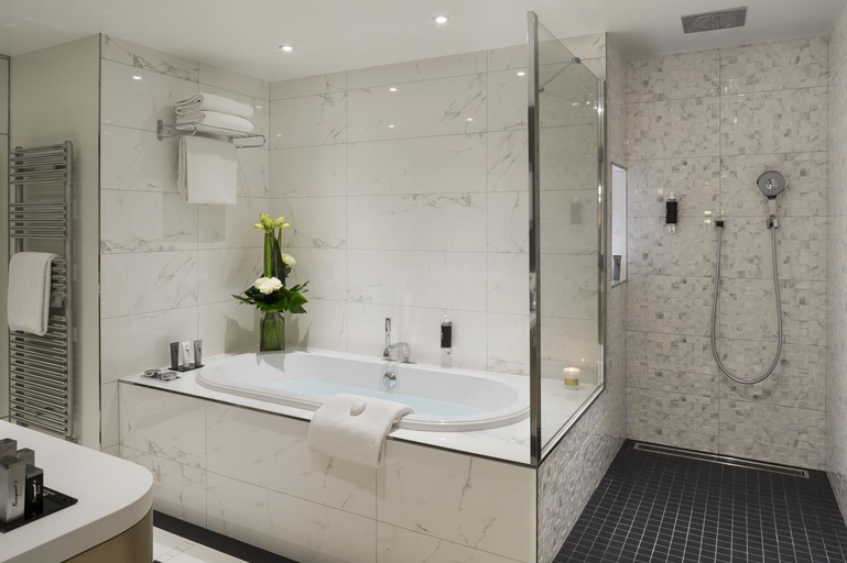 Bathroom 14