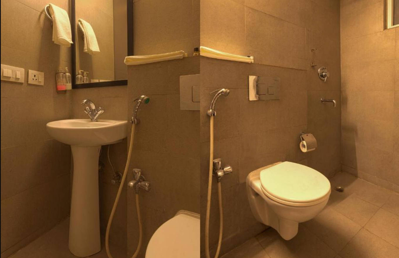 Bathroom, The Grand Tashree Hotel At Delhi Airport, Delhi