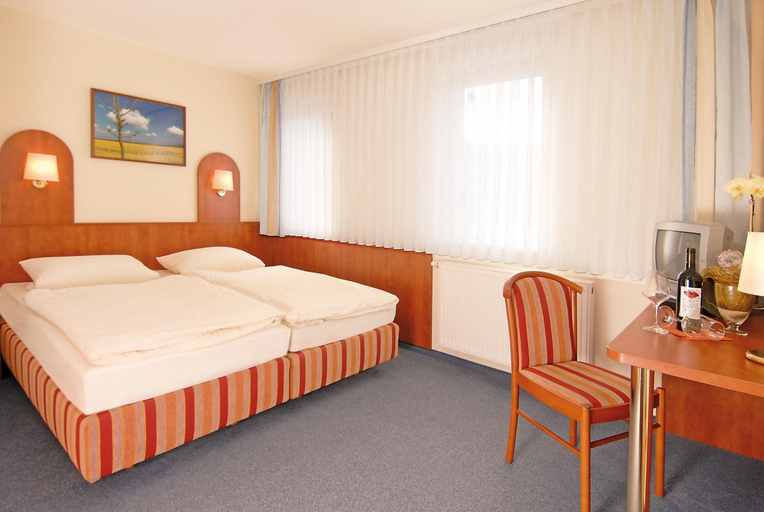 Bedroom 3, Landgasthof Zur Tanne, Gotha