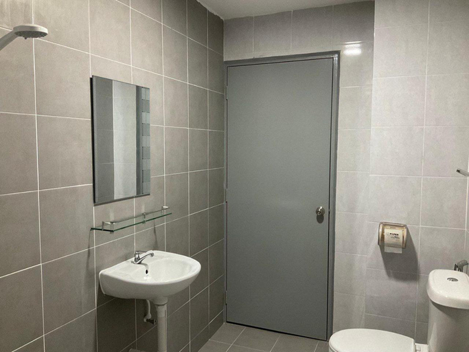 Bathroom, High Floor View•Cozy Balcony•9Pax•The Venus Sitiawan•Wifi & Netflix, Manjung