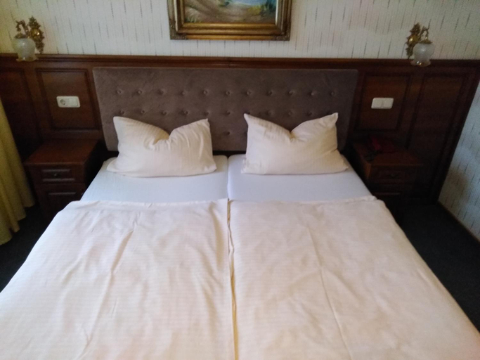 Others 2, Hotel Stadt Lugde, Lippe