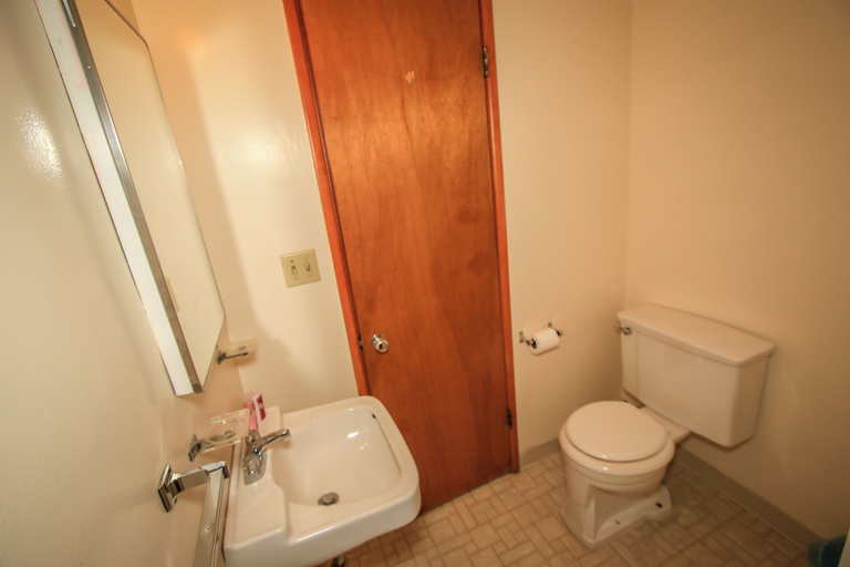 Bathroom 3, Somen, San Bernardino