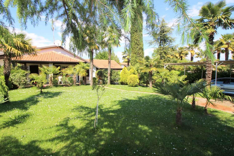 Others 5, Bungalow mit Schönem Garten und Klimaanlage, Poreč