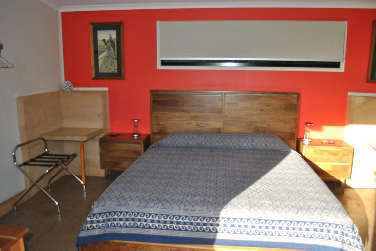 Bedroom 2, Wompoo Eco Retreat, Douglas