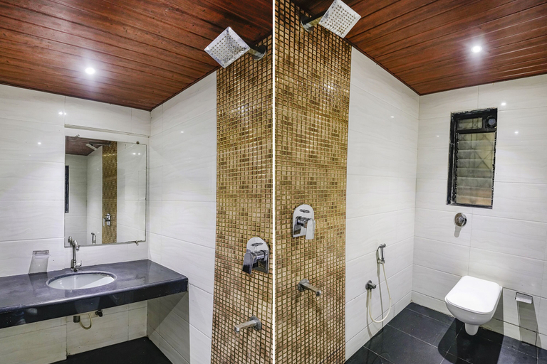 Bathroom 4, Fabhotel Twigo Inn, Mumbai Suburban