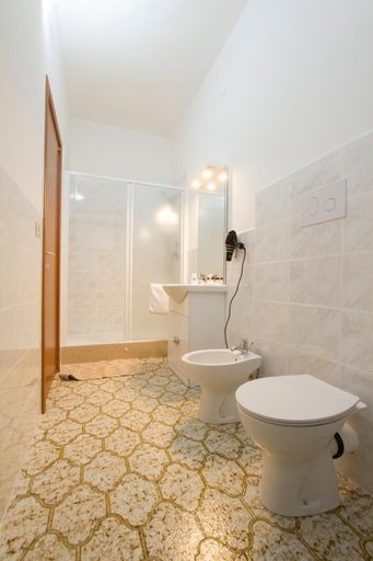 Others 5, Le Maschere B&B, Taranto