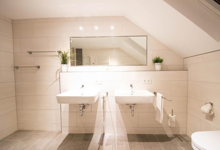 Bathroom 3, Hotel Restaurant Litermont, Saarlouis