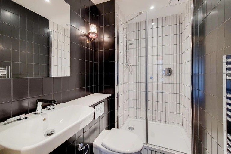 Bathroom 4, The Robinson, London
