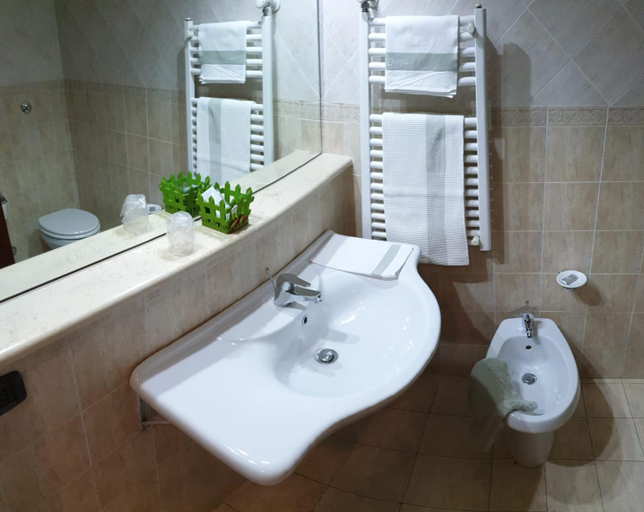 Bathroom 4, Grand Hotel Pavone, Frosinone