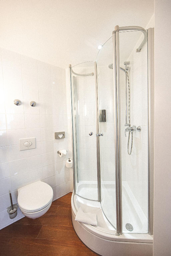 Bathroom 12