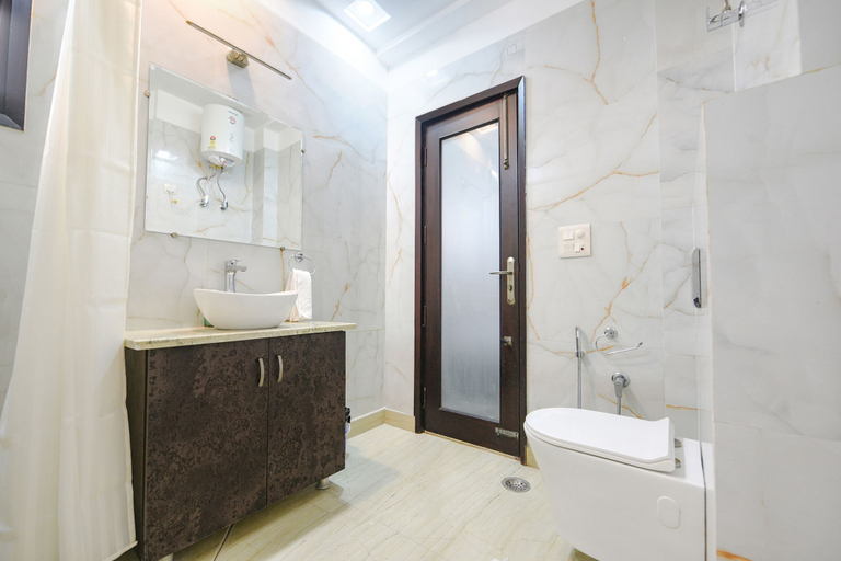 Bathroom 2, Fabhotel Rudraksh Residency, Delhi