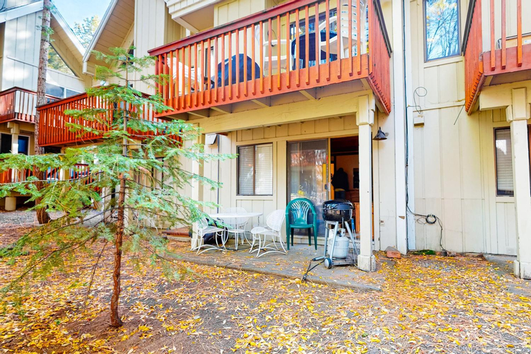Creekside Retreat & Sierra Townhome, Washoe