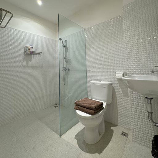 Bathroom 4, Mari Home, Denpasar