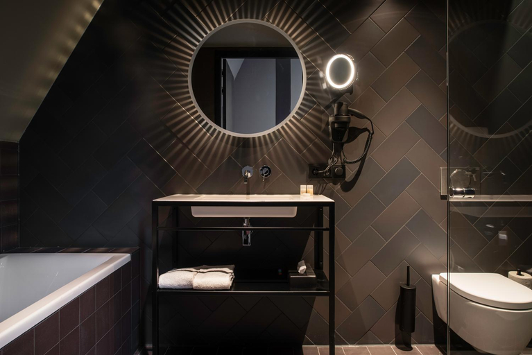 Bathroom 2, Hotel Marienhage, Eindhoven