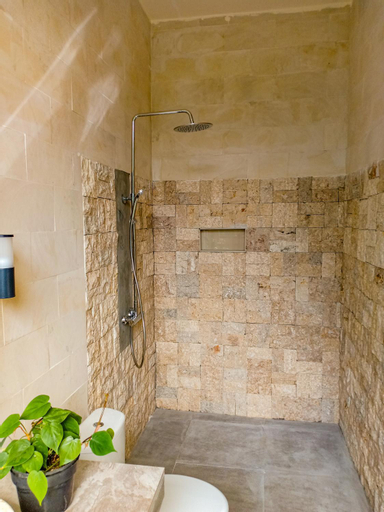 Bathroom 10