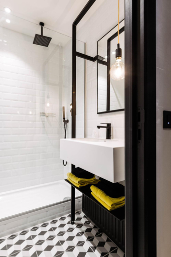Bathroom 4, Upstairs Hotel, West-Vlaanderen
