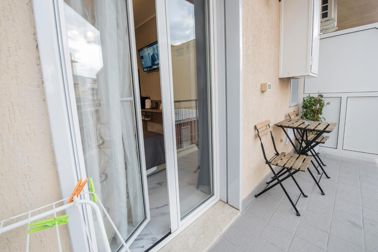 Others 3, Eolian Port B&B, Messina