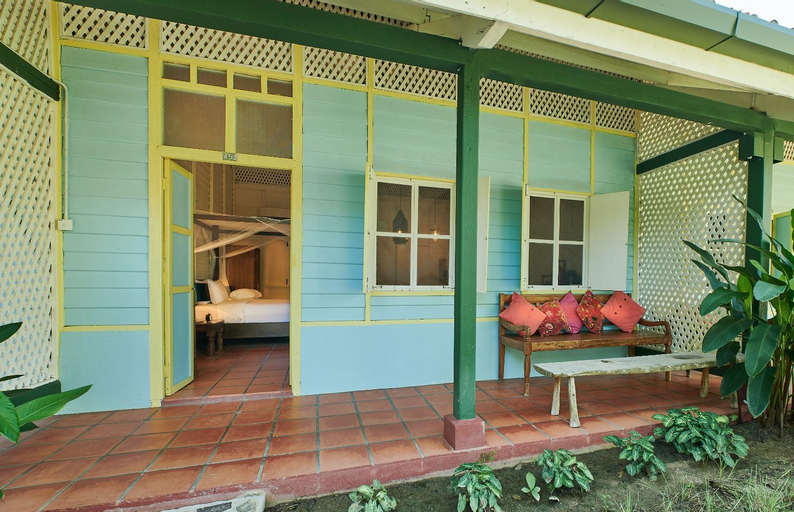 Exterior 18