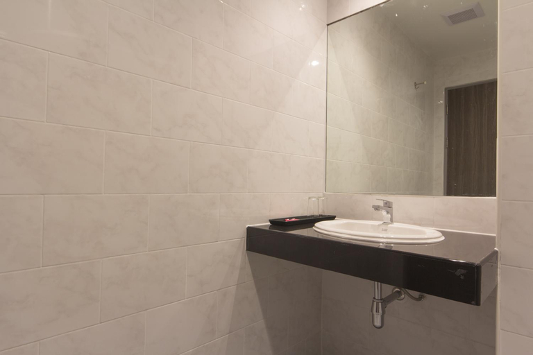 Bathroom 10