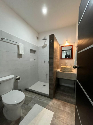 Bathroom 3, Hotel Zibahun, Valladolid