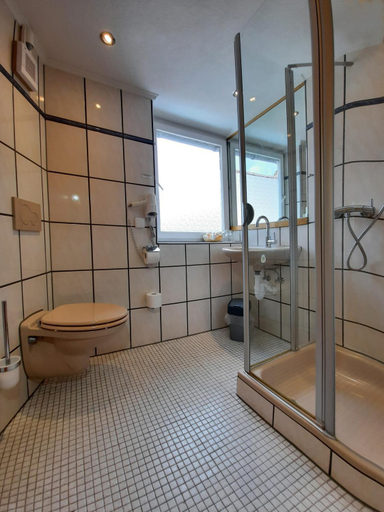 Bathroom 3, Hotel Vier Spitzen, Holzminden