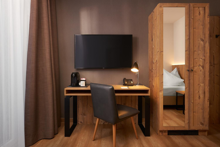 Bedroom 3, H+ Hotel Alpina Garmisch-Partenkirchen, Garmisch-Partenkirchen