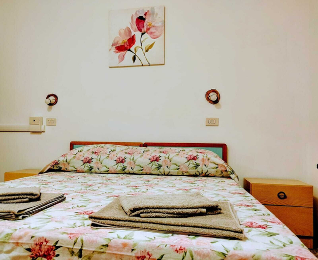 Bedroom 3, hotel Veles, Bologna