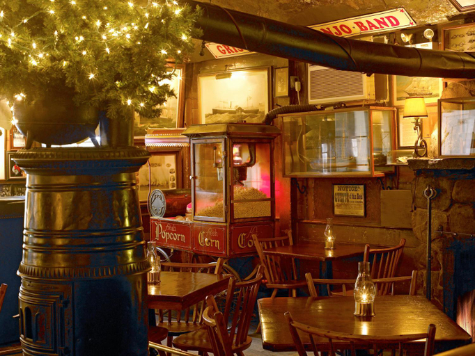 Others 2, The Griswold Inn, Middlesex