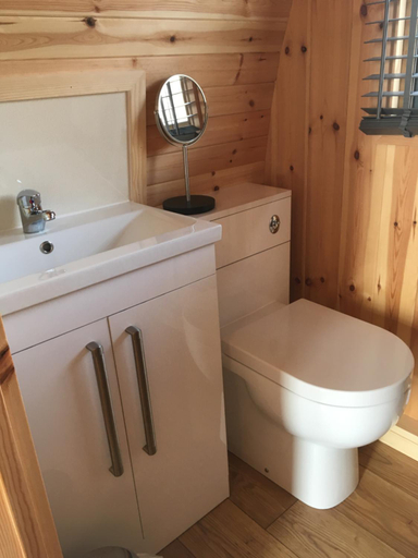 Bathroom, Acheninver Hostel, Highland