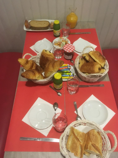 Food & Drinks 9