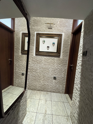 Bathroom 4, Vita Mundo
