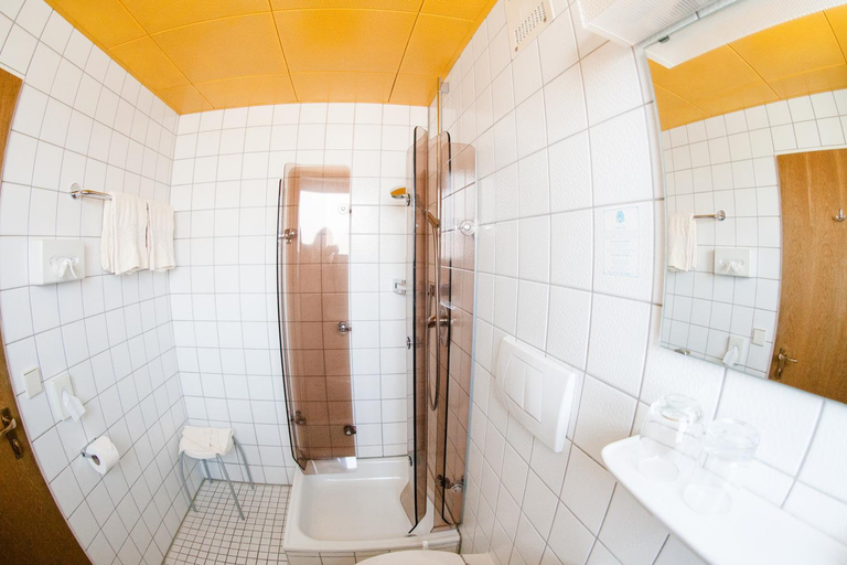 Bathroom 5, HIRSCH 1783 Hotel LANDHAUS, Bodenseekreis