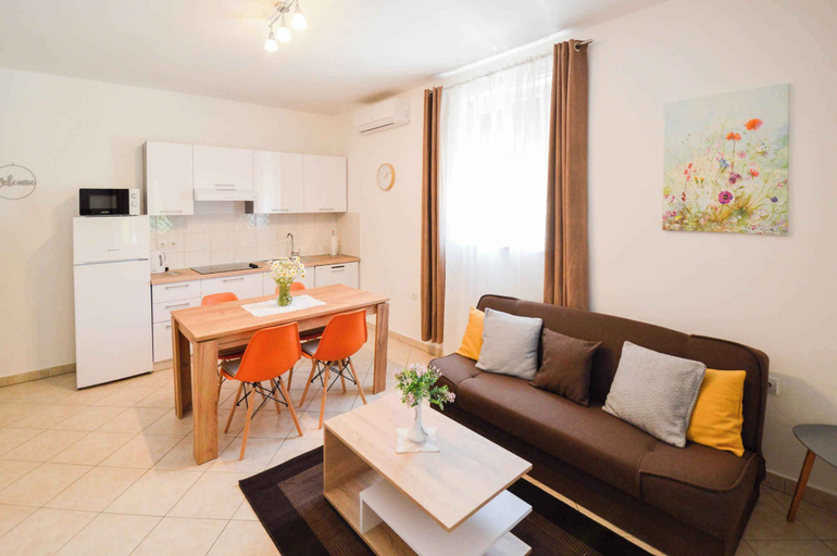 Others 5, Apartments in Stinjan/istrien 8432, Pula