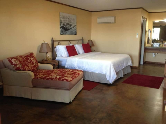 Bedroom 2, HH Creek Inn, Baylor