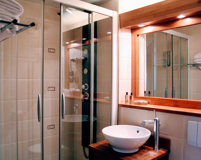 Bathroom 4, Greenhotels Roissy Parc des Expositions, Seine-Saint-Denis