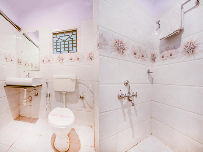 Bathroom 4, Aishwarya Le Royal, Mysore