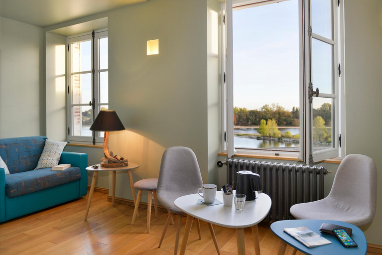 Others 5, Suites du Cabinet Vert, Loiret