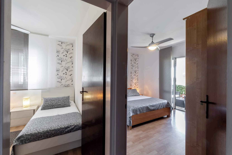 Bedroom 3, Ferienwohnung nur 40 m von der Adria Entfernt, Blato