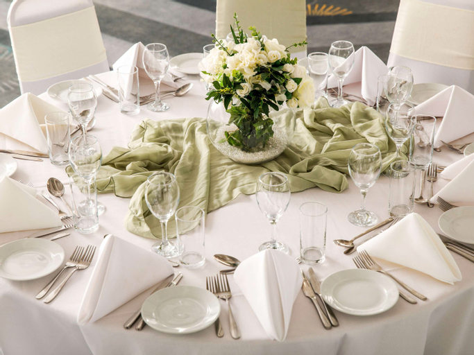 Food & Drinks 1, Mercure Bedford Centre Hotel, Bedfordshire