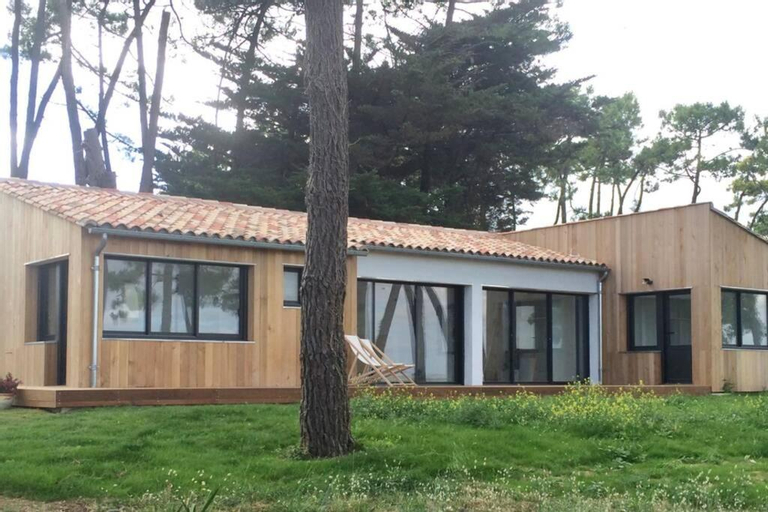 Villa Ile de Re avec acces mer du jardin, Charente-Maritime