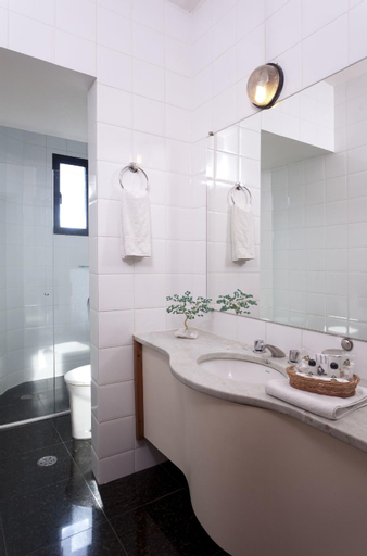 Bathroom 11