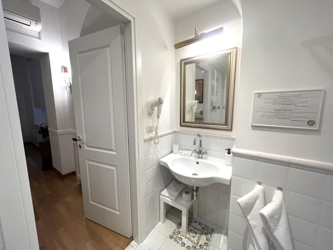 Bathroom 3, InternoRoma, Rome