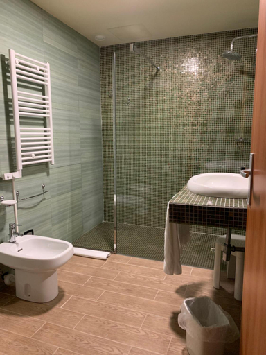 Bathroom 10