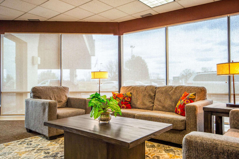 Public Area 3, Suburban Studios I-80 Grand Island, Hall