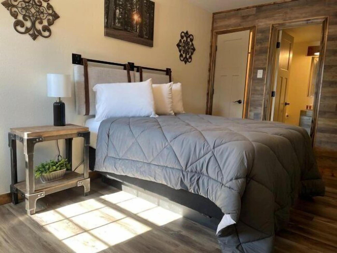 Bedroom 2, Whitetail Inn, Chautauqua