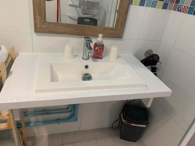 Bathroom 3, Auberge Saint Fergeux, Marne