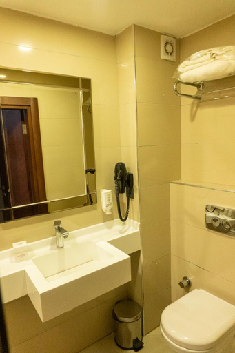 Bathroom 5, Trass Hotel, Beyoğlu
